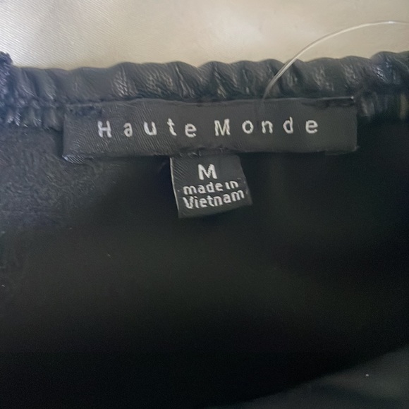 A leather cropped fancy black top, that’s perfect for a night out at the bar🍻 - Picture 2 of 2